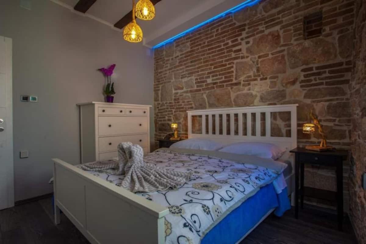 Historic Luxury Old Town Apartment Zadar Exterior photo